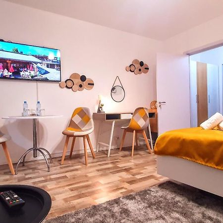 The Yellow King - Luxurious Apartment Bucarest Exterior foto